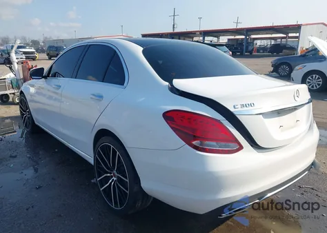 2018 Mercedes-Benz C 300 4Matic z USA, uszkodzony, nr VIN WDDWF4KB3JR324092